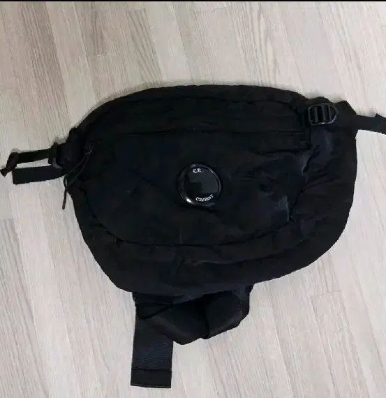 C.P. COMPANY シーピーカンパニー ナイロン クロスボディーバッグ