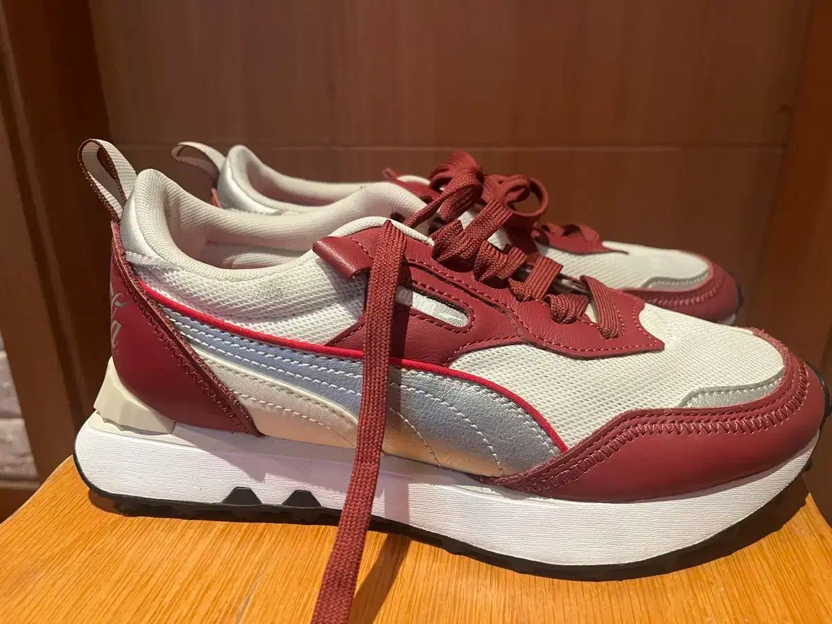 PUMA プーマ x コカコーラ ライダー FV 強烈な レッド