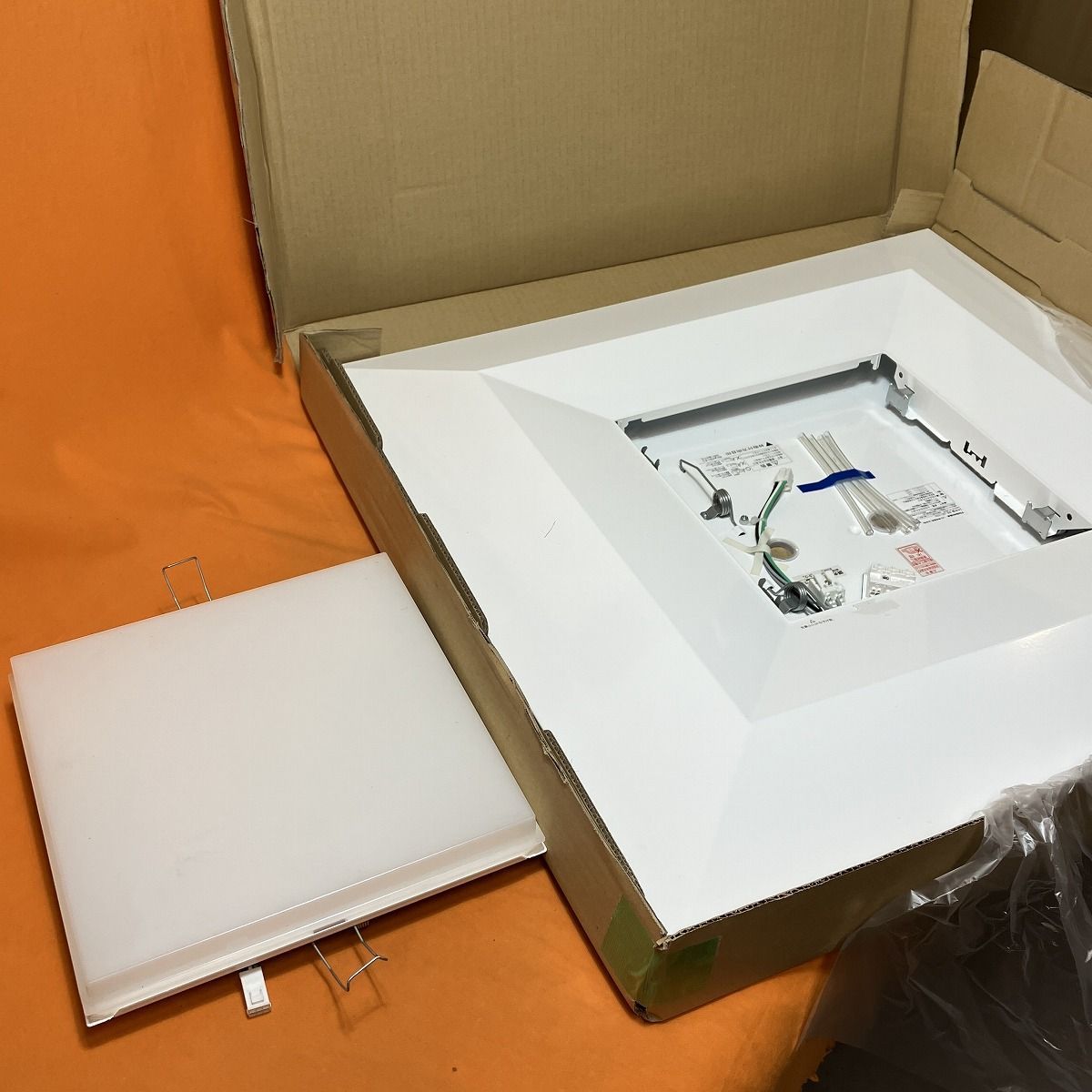 LEDベースライト 一体形スクエア 東芝 LEET-77231 LEEM-S-70801N-LD9 直付 埋込兼用形 □640 昼白色