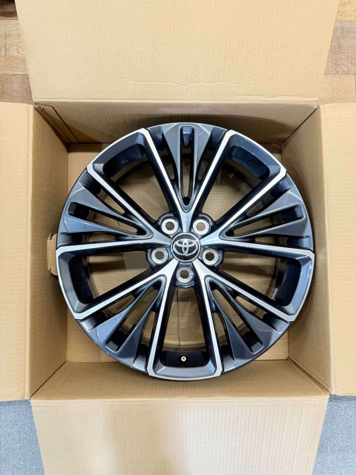 美品】新型プリウス60系純正ホイール19インチ - メルカリ