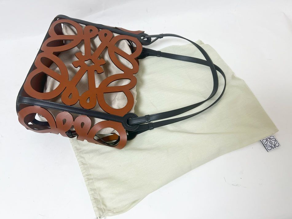 ロエベ　トートバッグ　アナグラム　黒　レザー　キャンパス　総柄 LOEWE ロエベ アナグラム カットアウト トートバッグ ショルダー