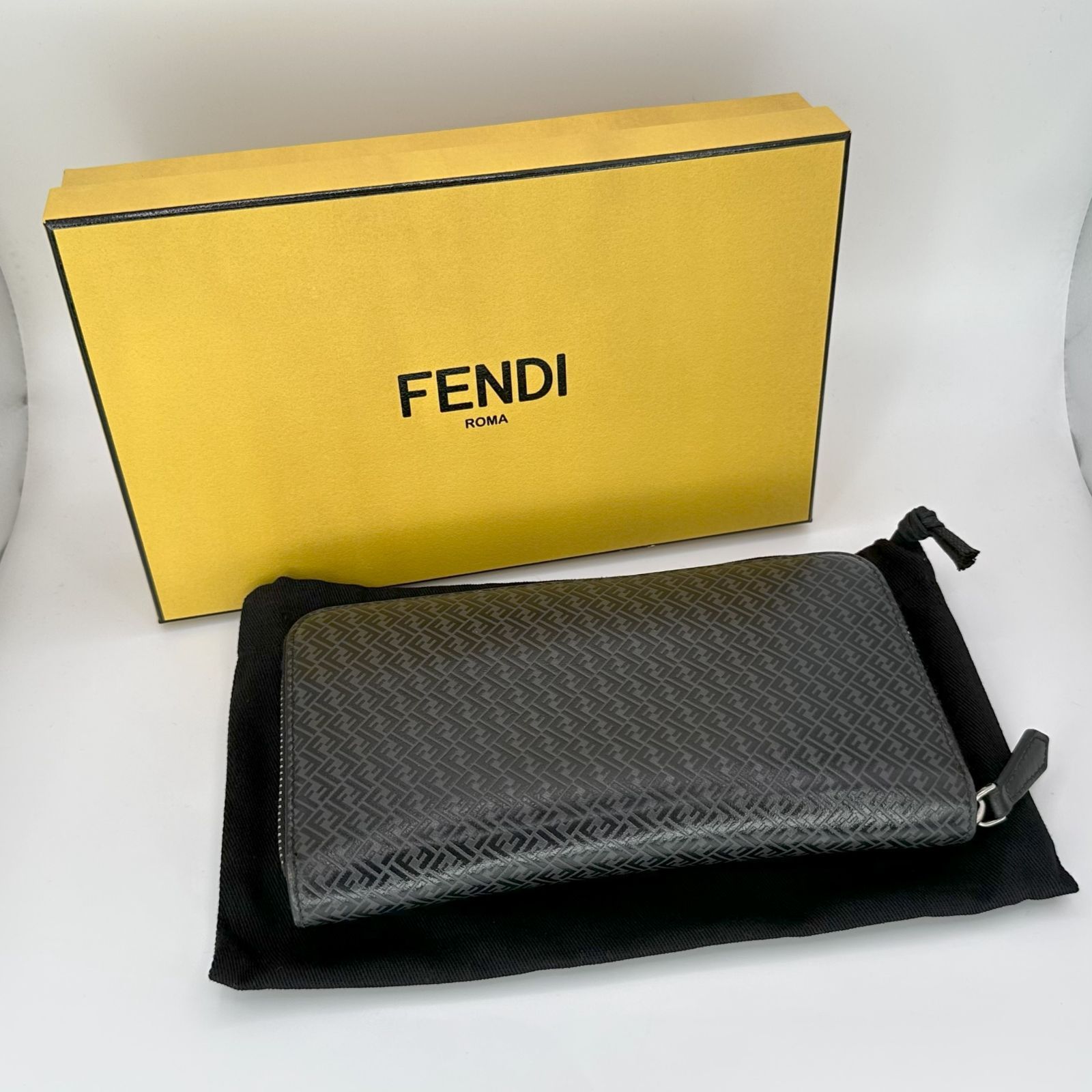現行/美品 フェンディ マイクロ FF ラウンドファスナー 長財布 黒 グレー 極美品/現行】 フェンディ マイクロFF ラウンドファスナー 長財布 黒