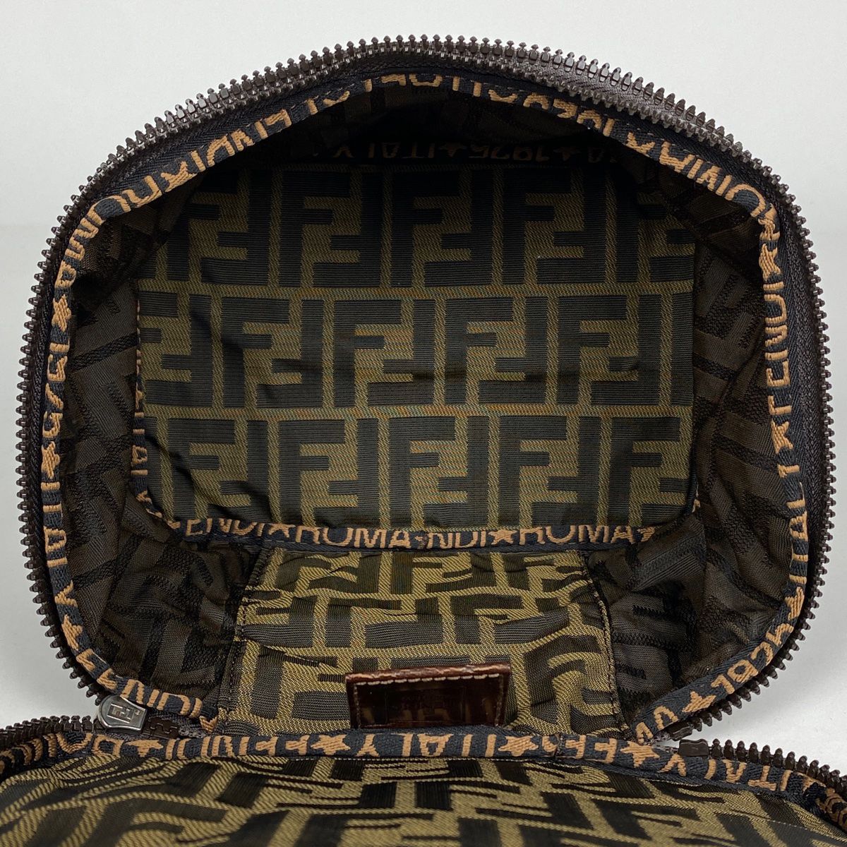 【美品】FENDI フェンディ ズッカ柄 バニティバッグ ポーチ 26554 フェンディ FENDI ズッカ柄 バニティバッグ 折りたたみ メイク