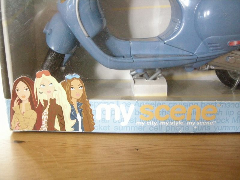 シーンドール ブルーベスパスクーター