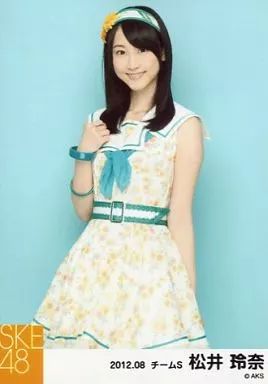 中古】生写真(AKB48・SKE48) 松井玲奈/膝上・衣装花柄白・右手胸元