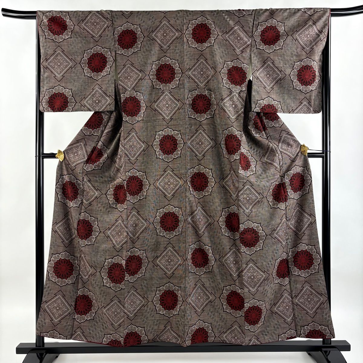 平和屋着物○本場大島紬 白大島 9マルキ 120亀甲 草葉文 正絹 逸品