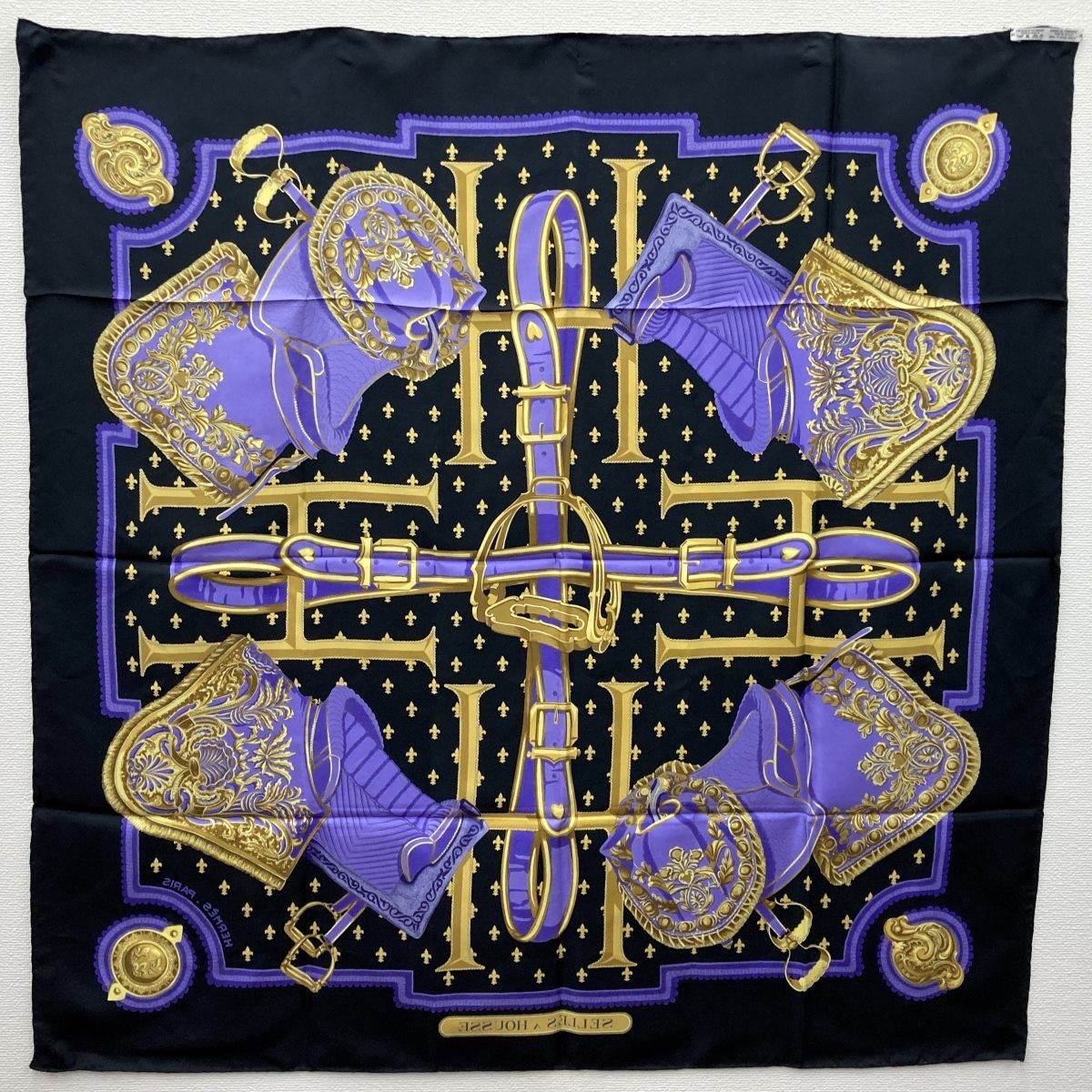 HERMES エルメス カレ90 スカーフ 【カバーへの腰掛け】 HERMES エルメス カレ90 スカーフ 【カバーへの腰掛け】 HERMES