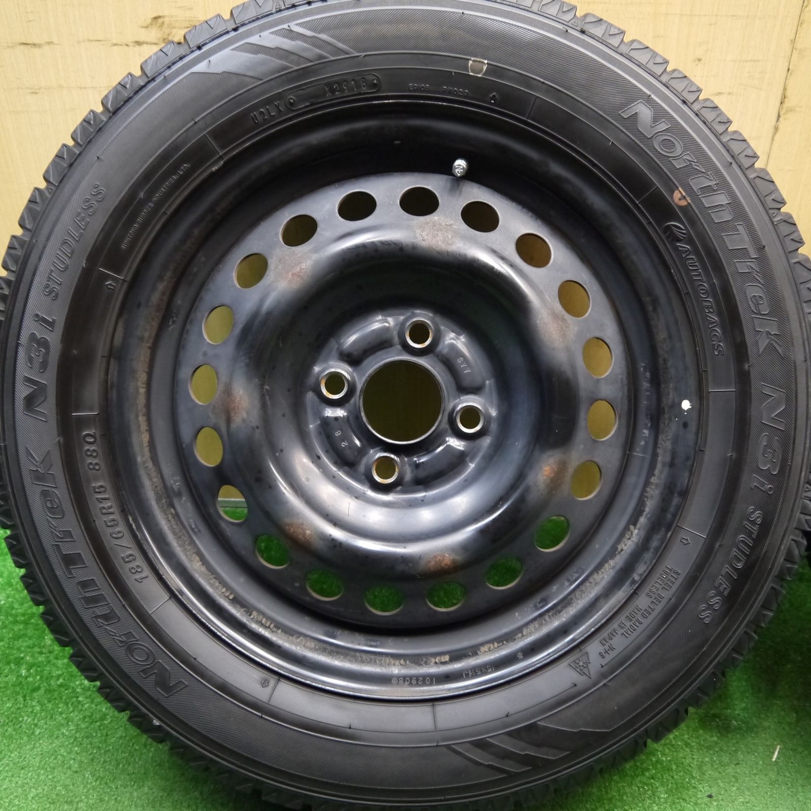 バリ溝！9分☆スタッドレス 185/65R15 オートバックス ノーストレック 