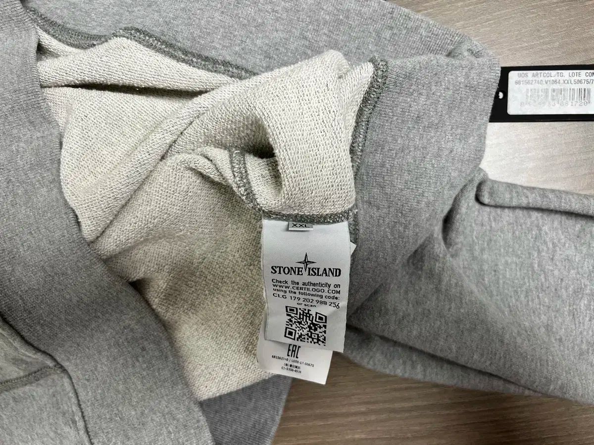 ストーンアイランド　グレー　トレーナー　Mサイズ 681562740 ストーンアイランド グレー トレーナー Mサイズ 681562740 - メルカリ
