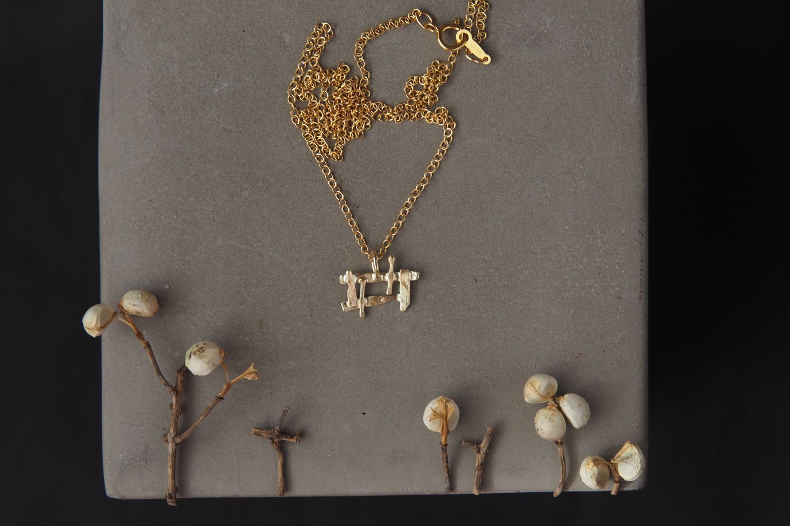 ストロベリークォーツのマクラメ編みネックレス 専用】ラブラドライト