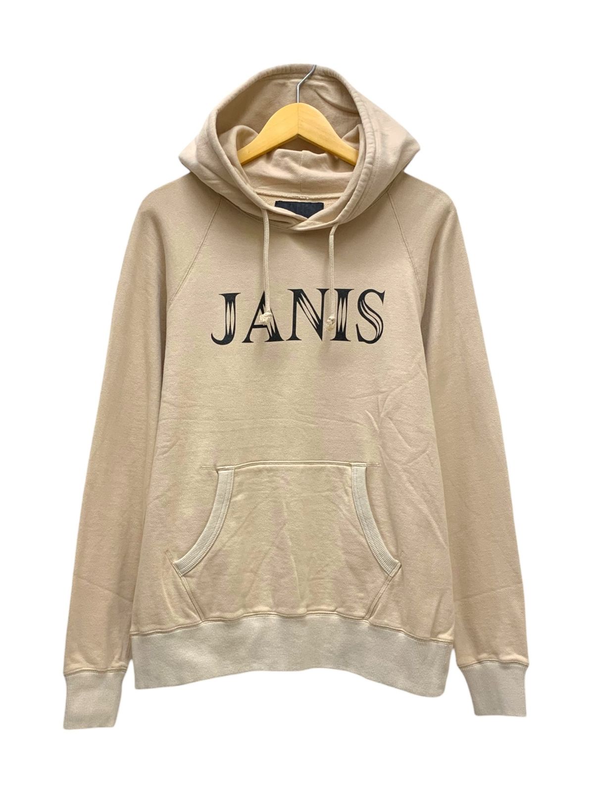 JANIS＆Co (ジャニスアンドカンパニー) ロゴプリントパーカー フロント 