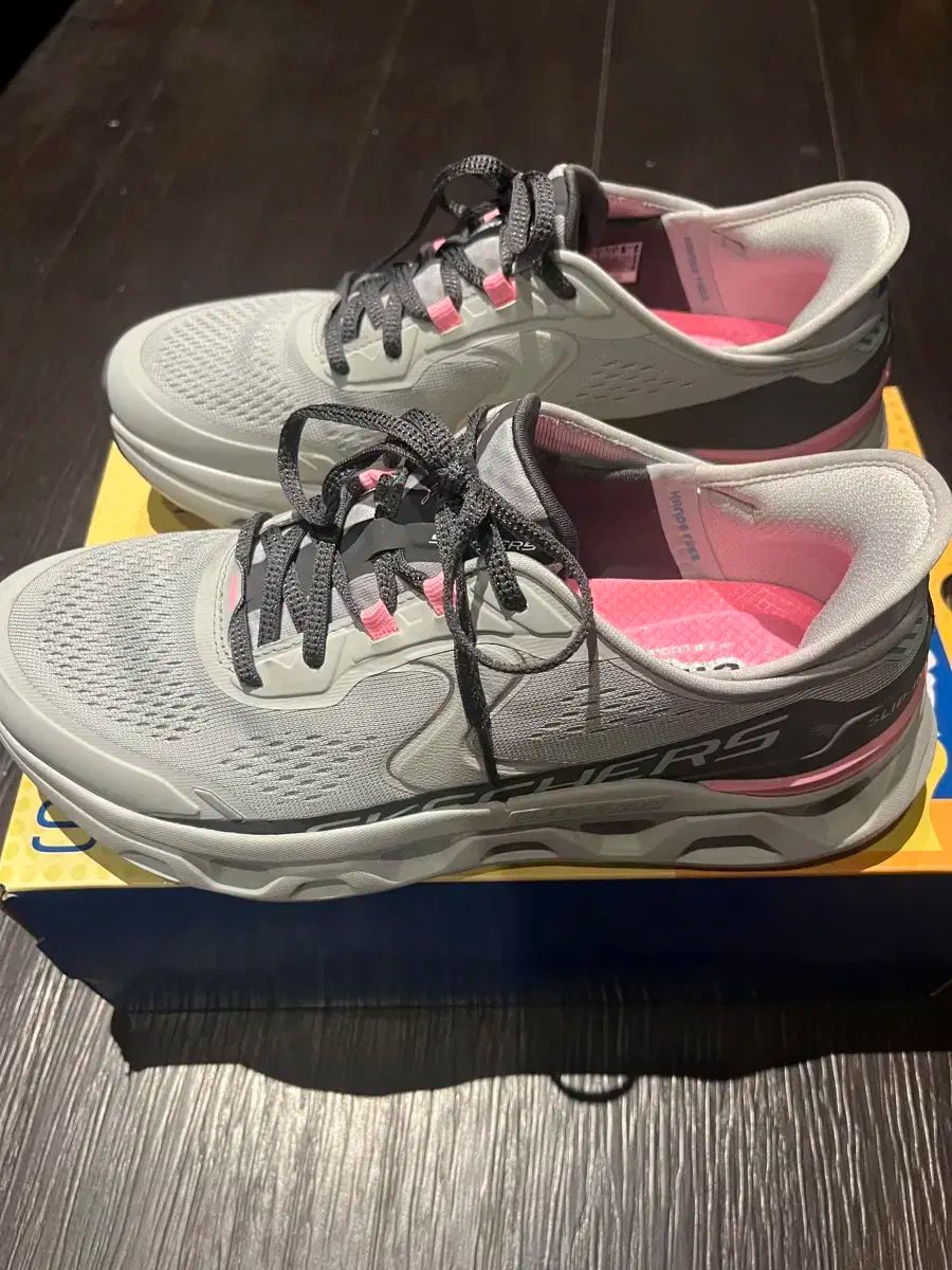 SKECHERS グライドステップ スリップイン IN 255