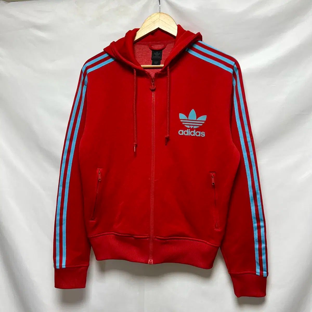 ジップアップパーカー