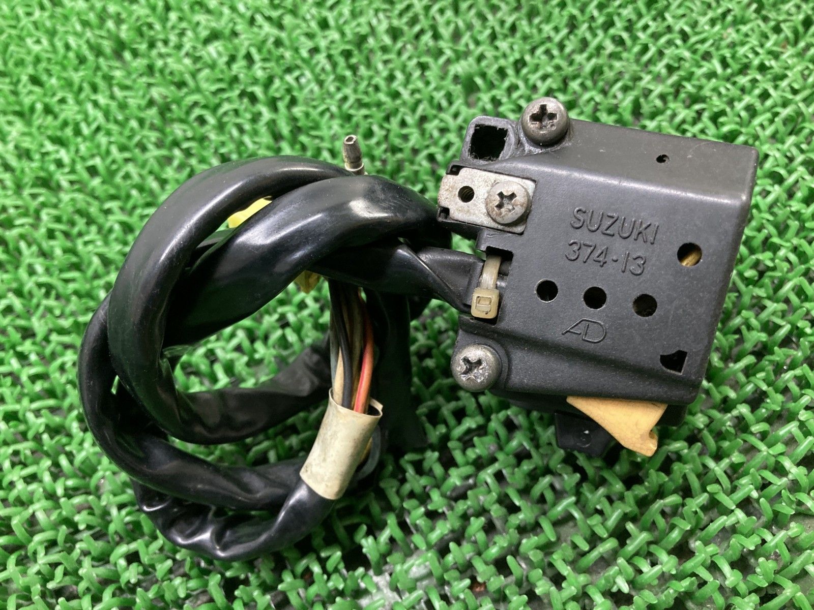 GSX400Sカタナ ハンドルスイッチ 左 374-13 スズキ 純正 中古