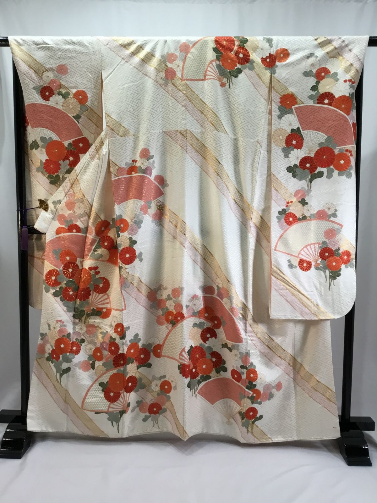 本振袖/美品/正絹/白地/扇と菊/重衿付/比翼/仕立上がり/適応身長147～155㎝/7030 本振袖/美品/正絹/白地/扇と菊/重衿付/比翼/仕立上がり/適応身長147