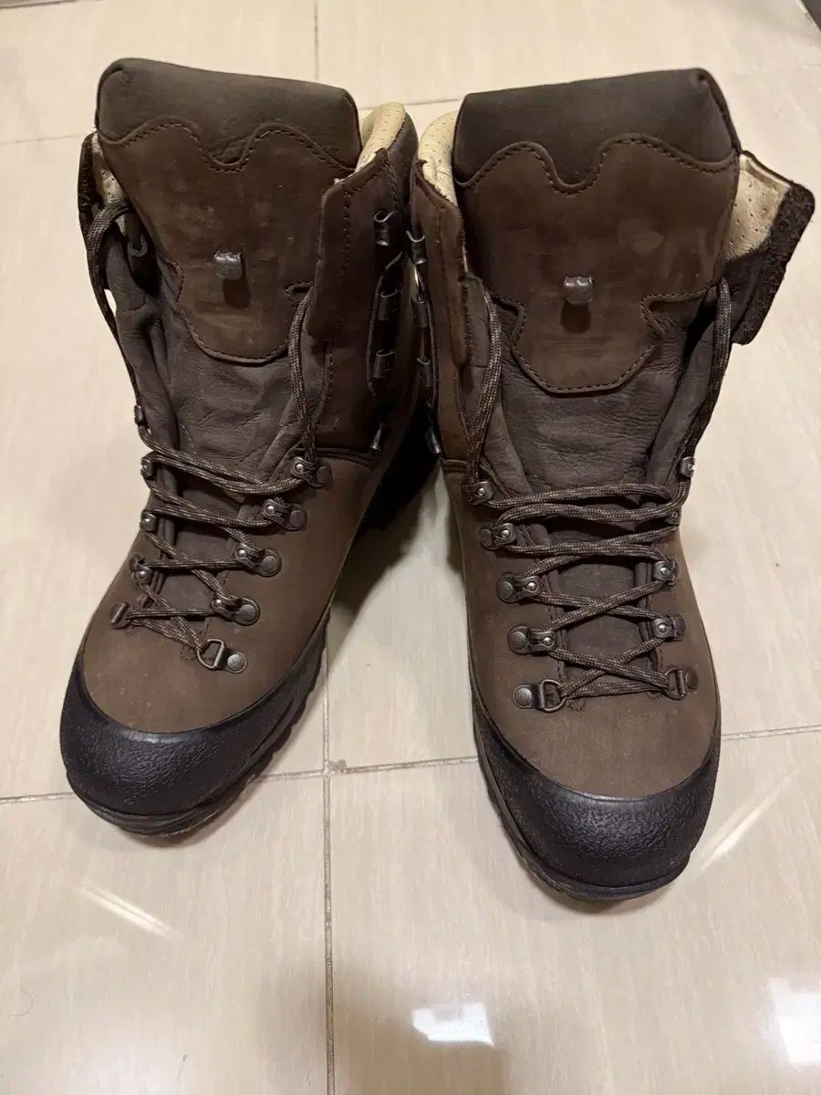 2025新作！ Hanwag ハンバグ アラスカ GTX 登山靴 42 5