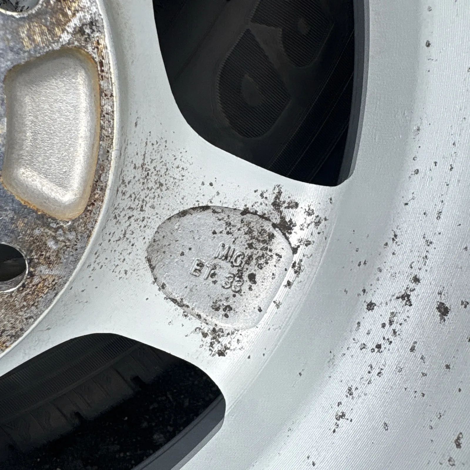 セール商品再値下げ中。 バリ溝 社外ホイールタイヤセット スタッドレス 195 80R15 アイスガード