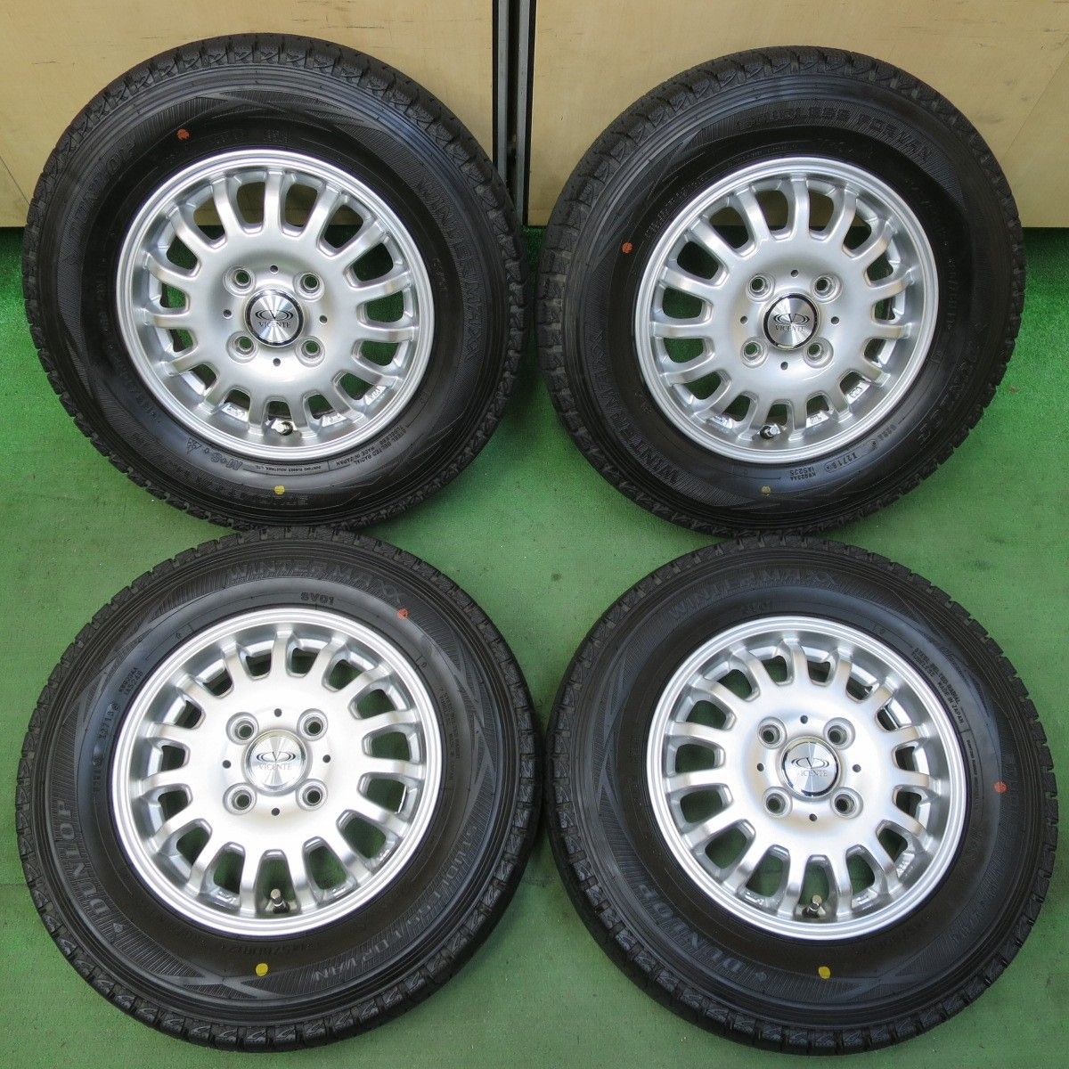 バリ溝 キレイ 9.5分 スタッドレス 145|80R12 80|78N ダンロップ ウインターマックス SV01 VICENTE-04 CA ヴィセンテ 12インチ PCD100|4H 5060902イス