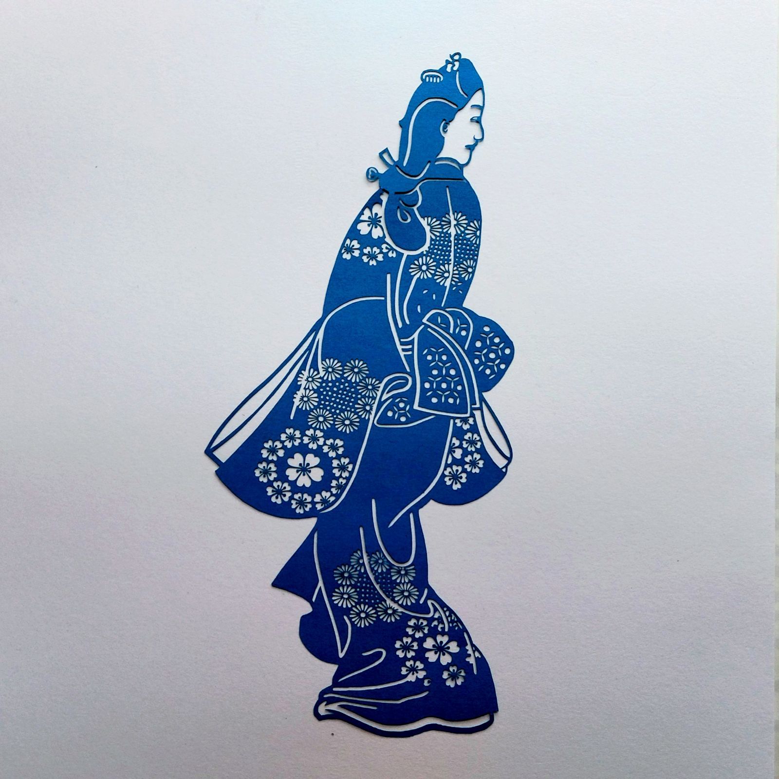 切り絵 見返り美人 切り絵のみ - メルカリ