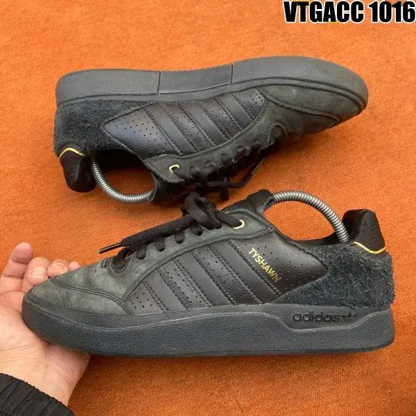 【雷市場（ポンジャン）商品韓国直送】 270 adidas(アディダス) ティシャン 黒 スニーカーズ スニーカー