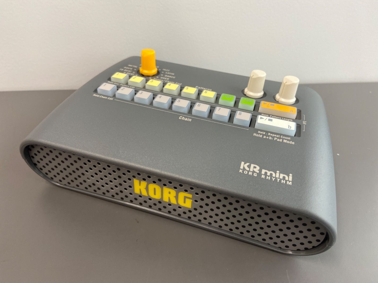 KORG リズムマシン KR mini リズムフレーズ内蔵 専用アダプタ 個人練習に最適 ヘッドホン/スピーカー端子搭載 電池駆動可