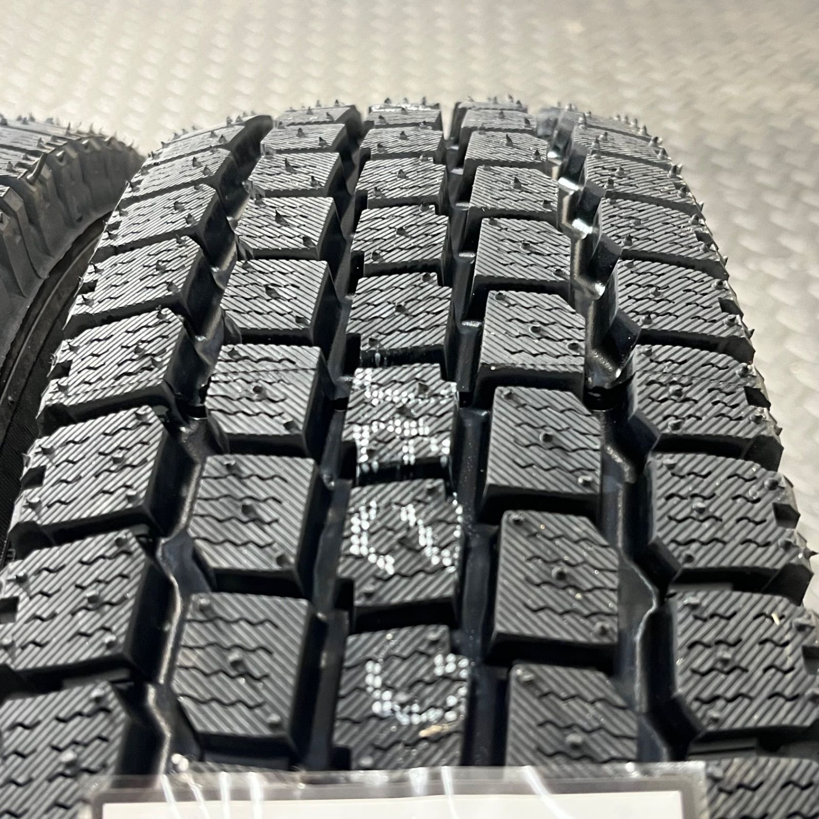 爽やかな 25年製 タイヤ 145 80R12 80 78N LT ヨコハマ SY01 ダイハツ ハイゼット スタッドレスタイヤ 冬タイヤ 1072Y