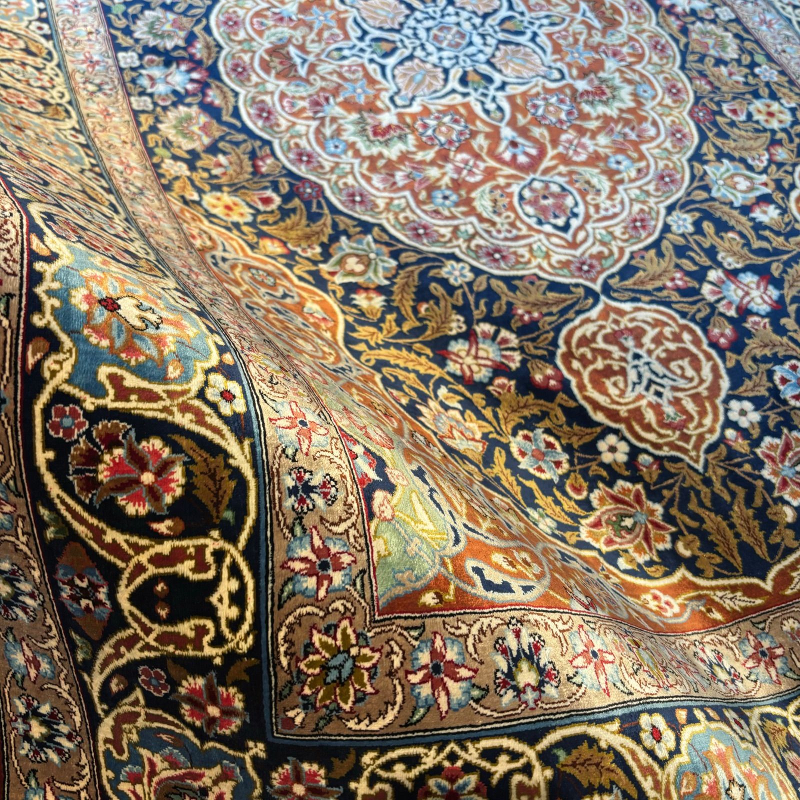 ペルシャ絨毯　クム　シルク 高級ペルシャ絨毯クム産シルク100％ サマディ工房 301×200cm（FN-10050