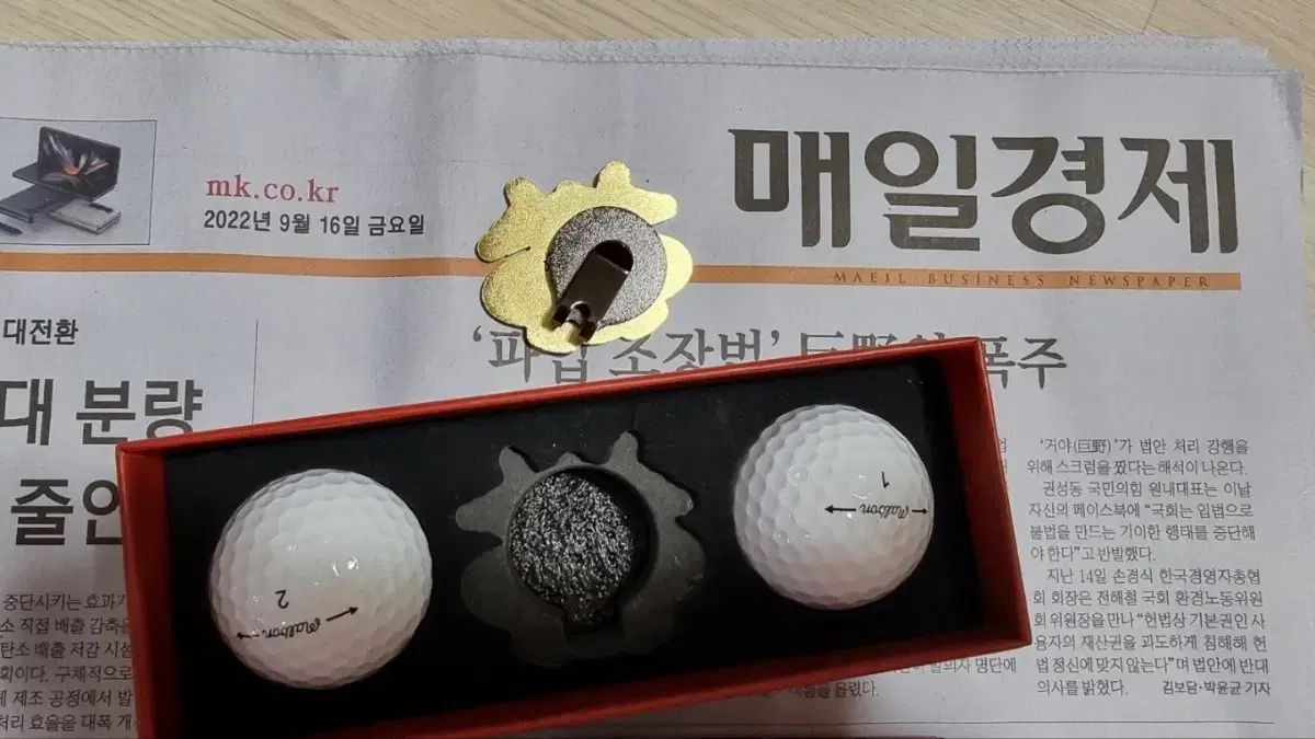 マルボン malbon ゴルフ ボール2個とマーカーセット