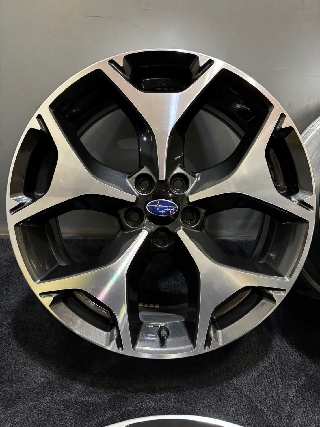 hrm　1/2 フォレスターSJ スバル純正 18インチ アルミホイール フォレスター SAA アルミホイール（18インチ/4輪分セット