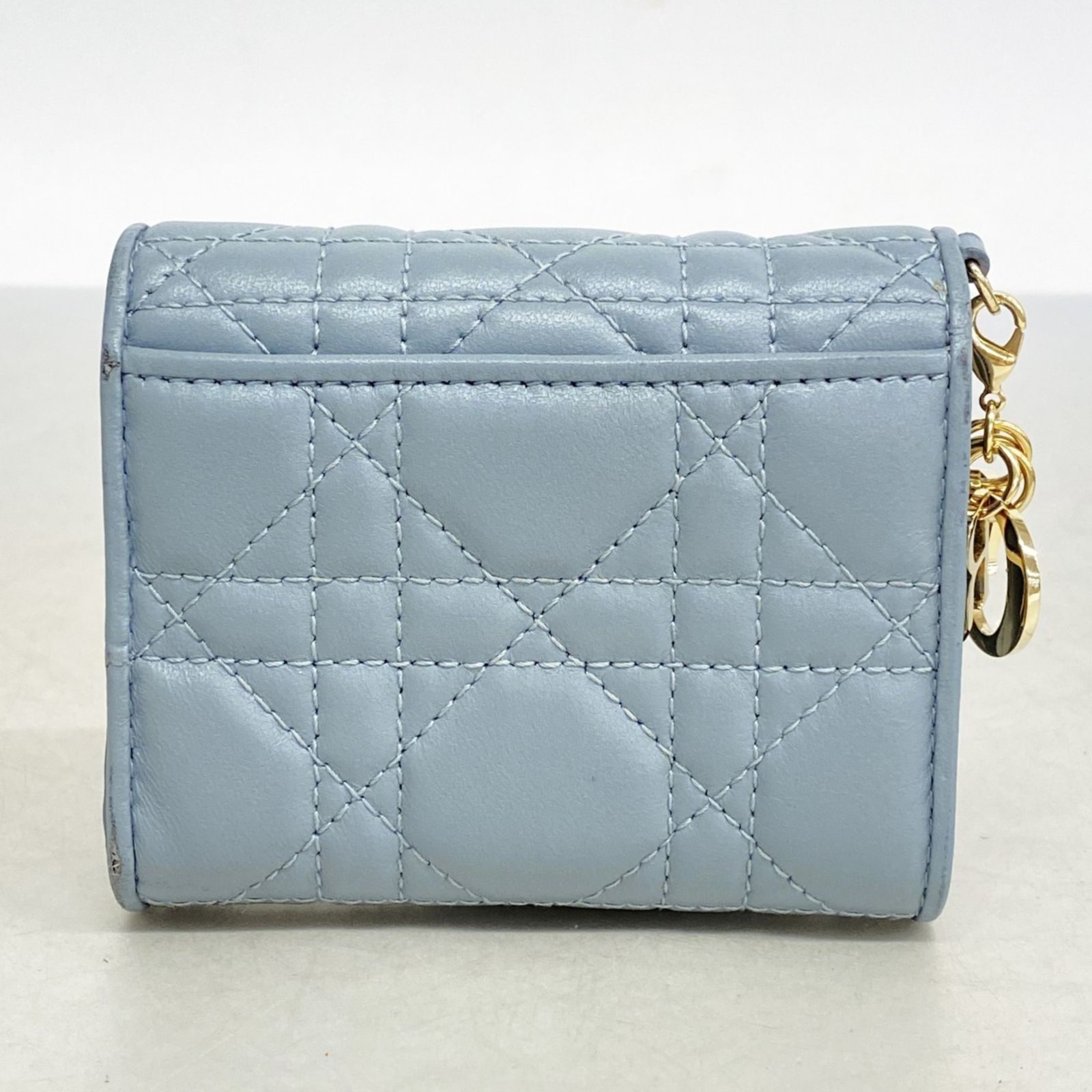 【美品】クリスチャンディオール 三つ折り財布 ブルー カナージュ パテント クリスチャン・ディオール(Christian Dior) クリスチャン