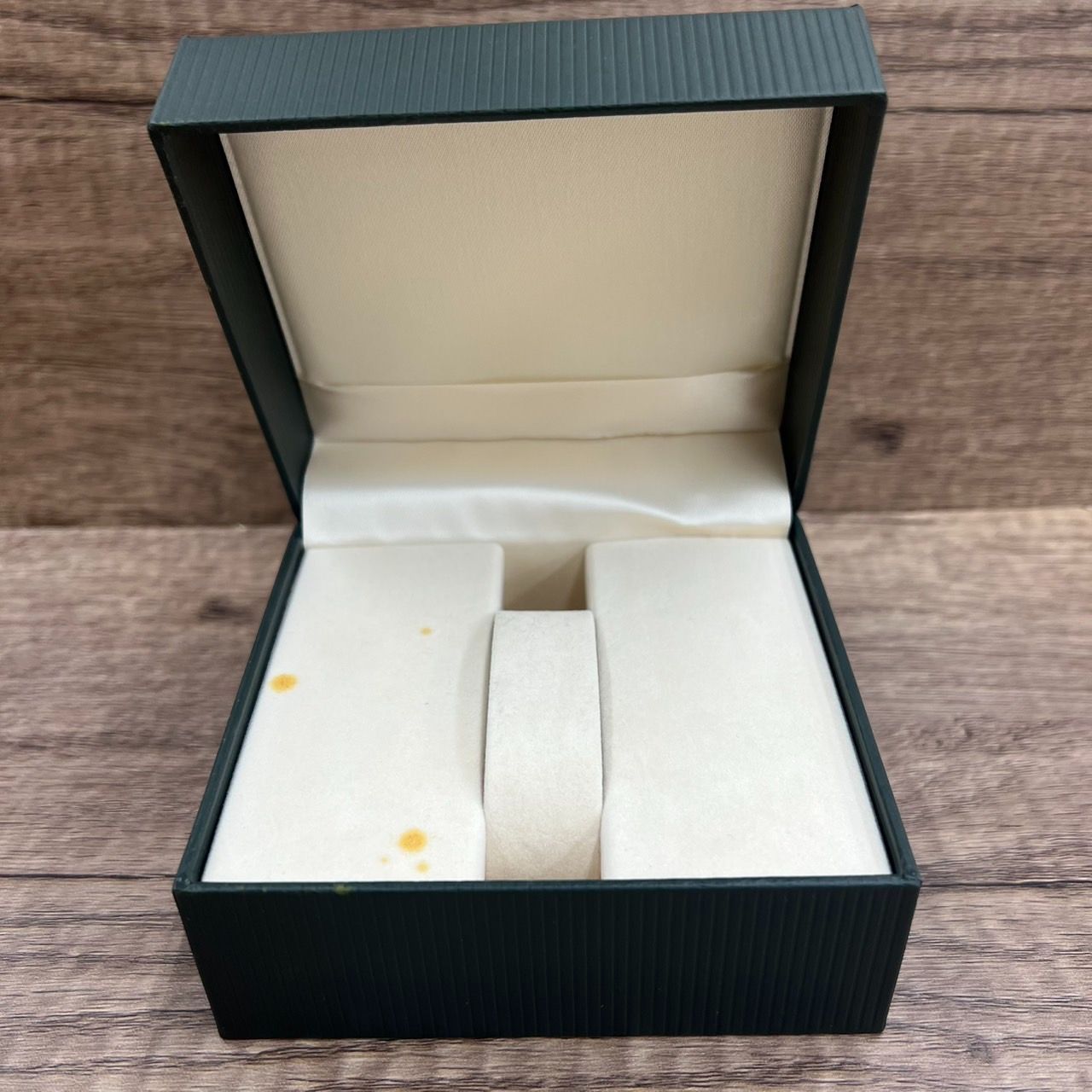 GUCCI グッチ　時計　空箱　2個 空箱のみ】GUCCI グッチ 腕時計 空き箱 - メルカリ
