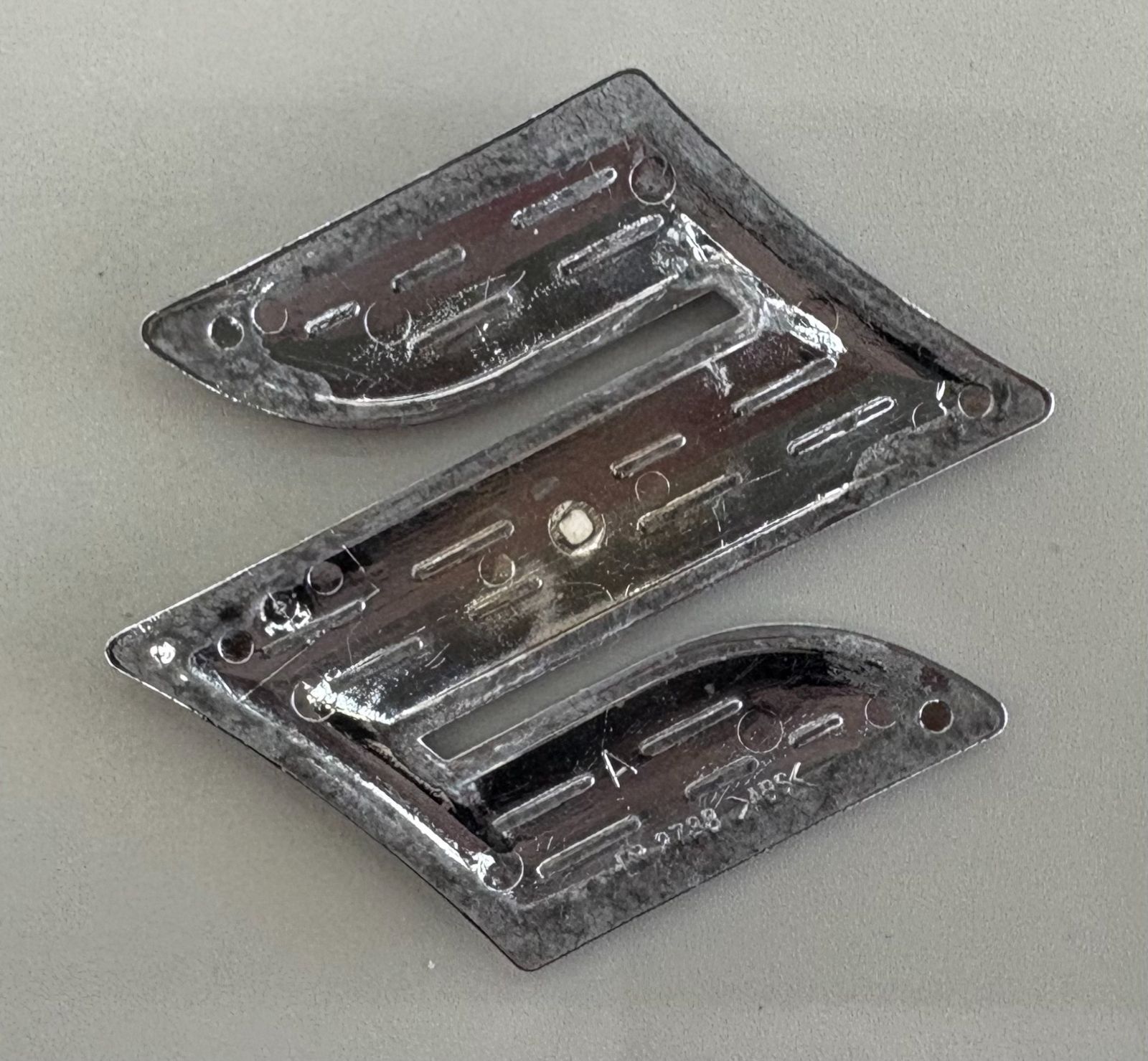 スズキ エンブレム(クロームメッキ)② ／Sマーク／8cm×8cm／SUZUKI 