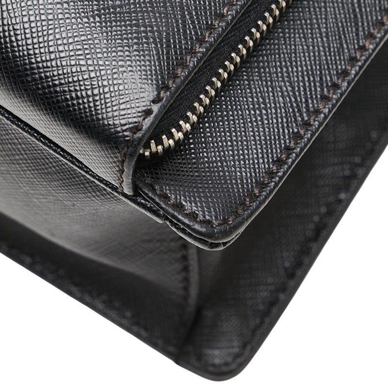 bochan✨PRADA ビジネスバッグ 黒 サフィアーノレザー 三角ロゴ プラダ 三角ロゴプレート ビジネスバッグ ショルダーバッグ 2WAY