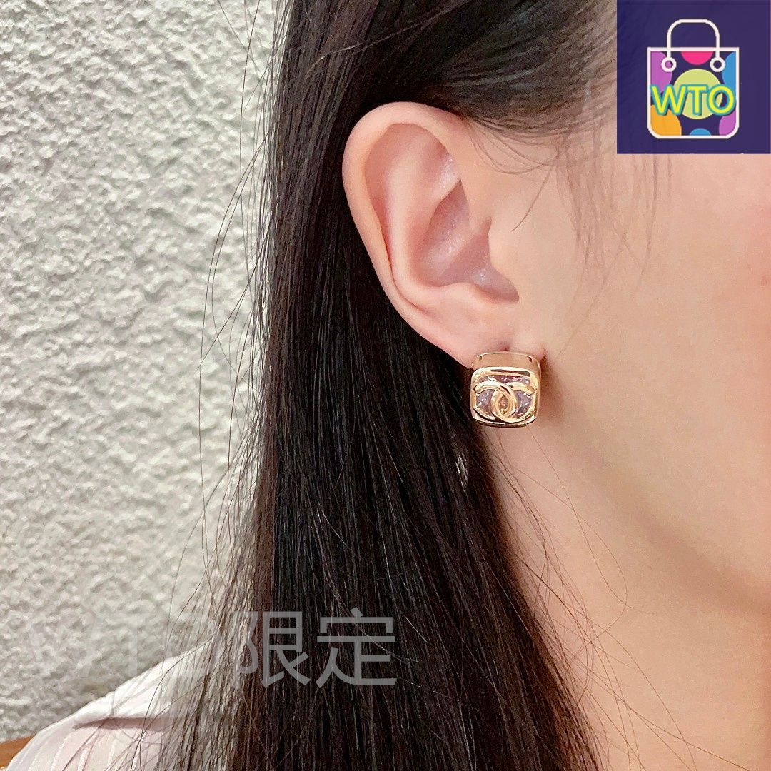 CHANEL アルファベットロゴピアス ゴールド　新品未使用 今日特価】Chanel ヴィンテージ アルファベットピアス 送料無料