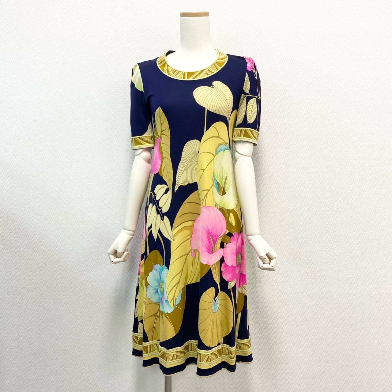54j17 LEONARD レオナール 半袖ワンピース フ ワンピース 花柄 0サイズ ネイビー マルチカラー レディースu02t