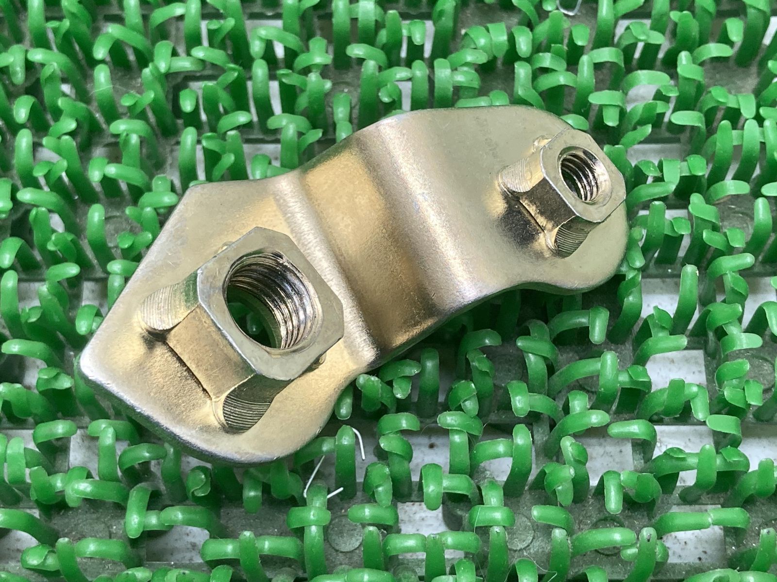 ゼファー400 チェーンケースブラケット カワサキ 純正 新品 バイク