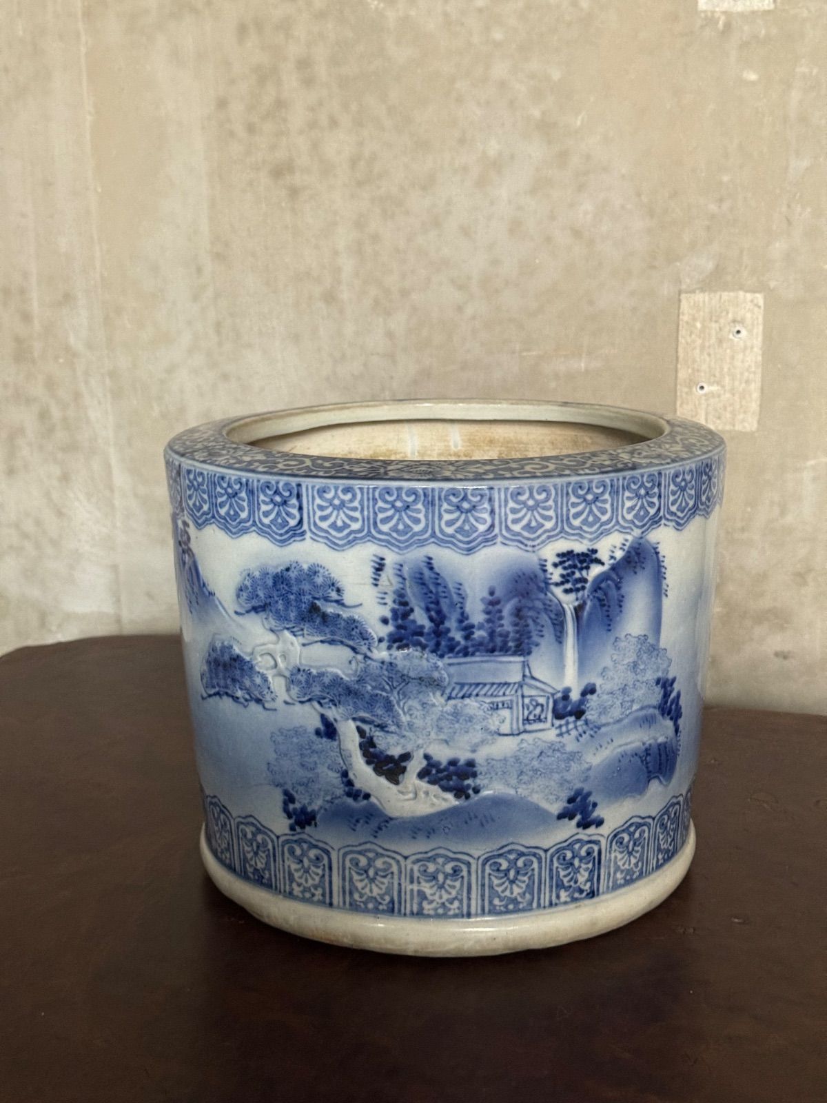 昭和初期 有田焼 染付印判陽刻山水画 火鉢|瓶掛 瀬戸火鉢