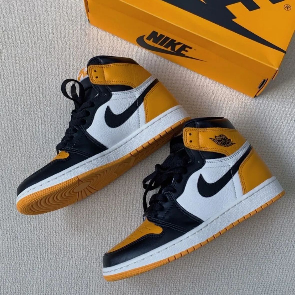 値下げします 新品 NIKE AIR JORDAN 1 HIGH OG TAXI 555088-711 ナイキ エア ジョーダン 1 ハイ タクシー