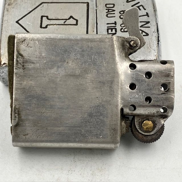 ベトナムZIPPO】本物1968年製ベトナムジッポ「第4歩兵師団」NUI DA
