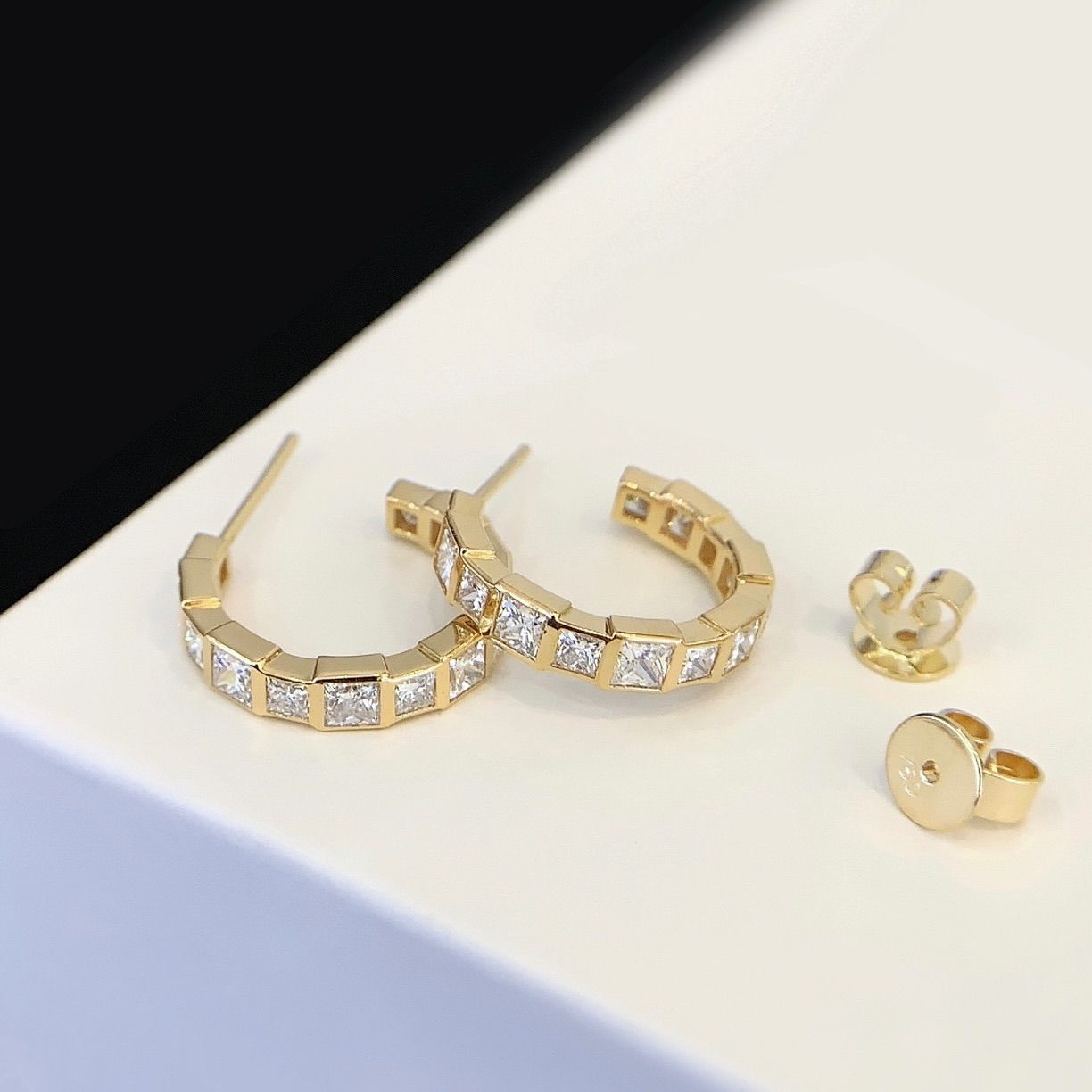 ︎ 在庫品 ︎K22 22金 バゲットダイヤピアス2.4ct フープピアス リングピアス イエローゴールド オーダーメイドジュエリー ラボグロウンダイヤモンド バゲットダイヤ ダイヤピアス 指輪 ゴールドピアス K18 18金 IGI鑑定書発行