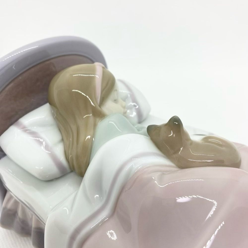 LLADRO リヤドロ 一緒におねんね 少女 猫