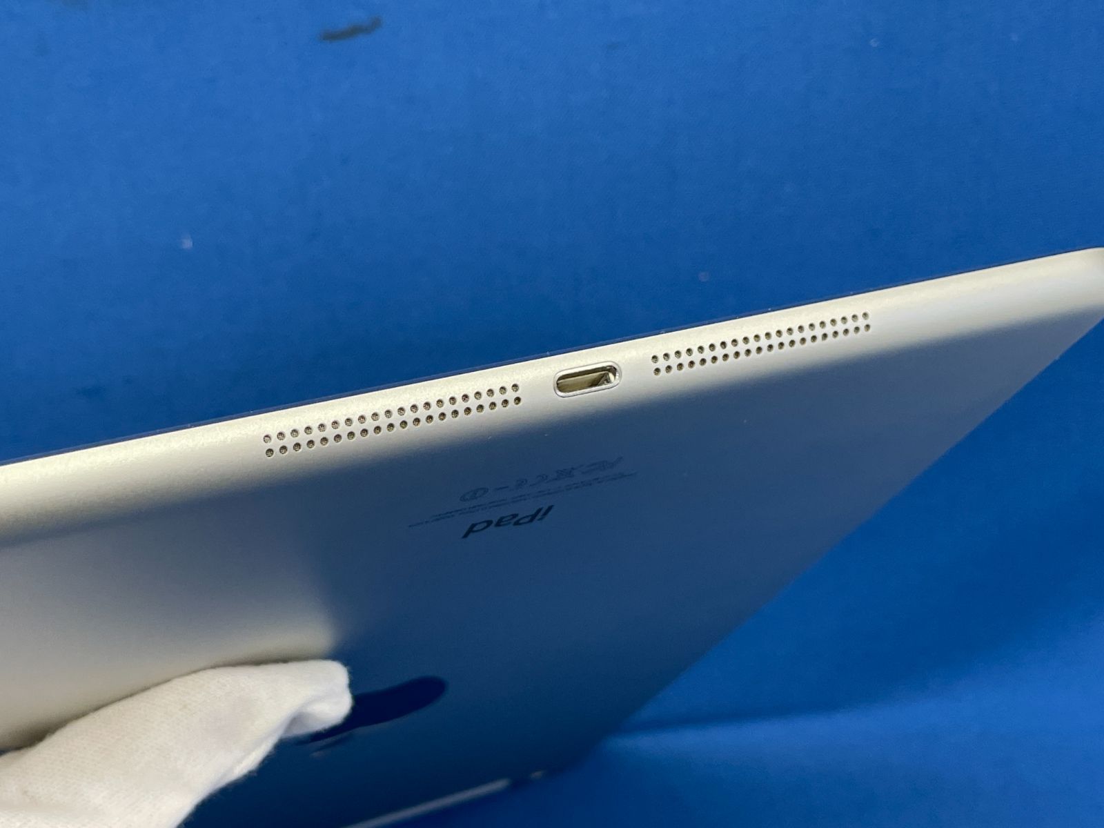 ipad air ジャンク A1475 DS673 au iPad Air 第1世代 Wi-Fi+Cellular A1475 シルバー 16GB 判定○