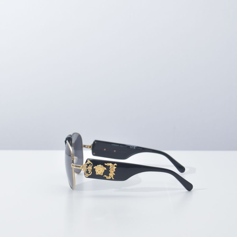 未使用級✨　VERSACE　ヴェルサーチ　サングラス　メデューサ　ロゴ　820 未使用級✨ VERSACE ヴェルサーチ サングラス メデューサ ロゴ