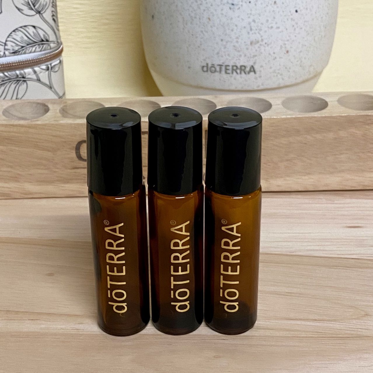 ドテラ ロゴ入り ロールオンボトル 10ml ３本セット doTERRA - メルカリ