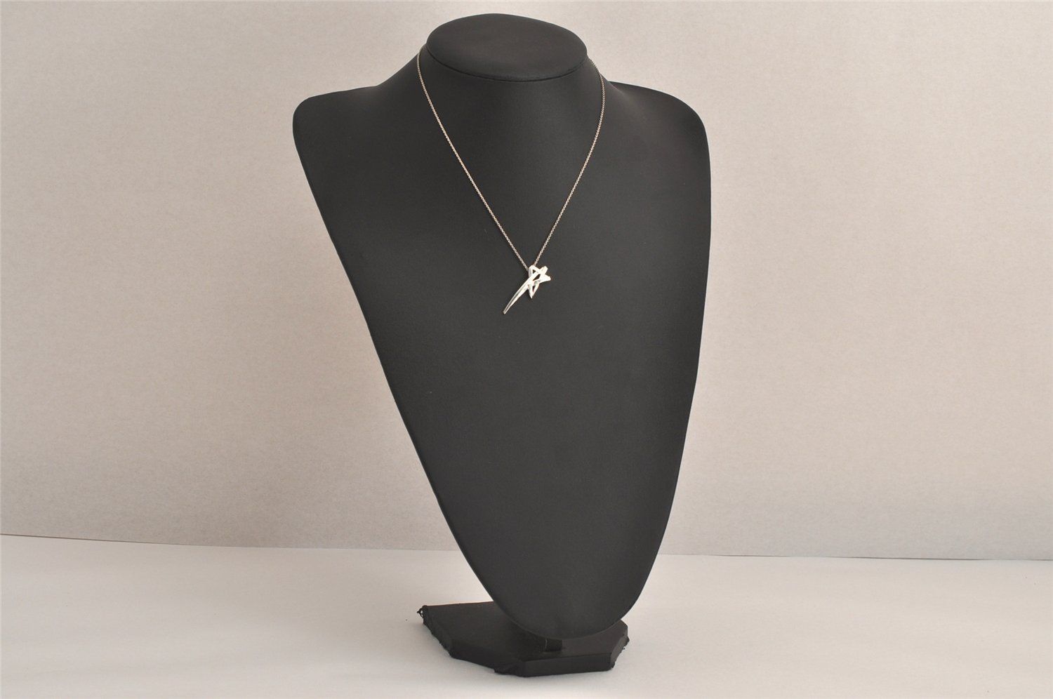 [希少品]ティファニー パロマ・ピカソ シューティングスターペンダントネックレス TIFFANY&Co.（ティファニー） ネックレス シューティングスター K18