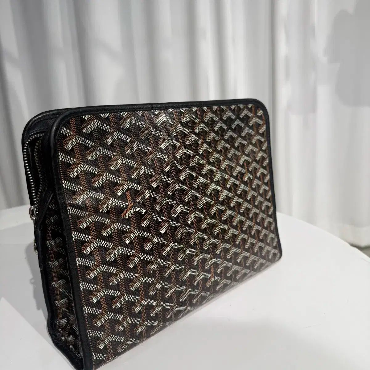 25日で掲載終了新品 LOEWE レザークラッチバック 25日で掲載終了新品