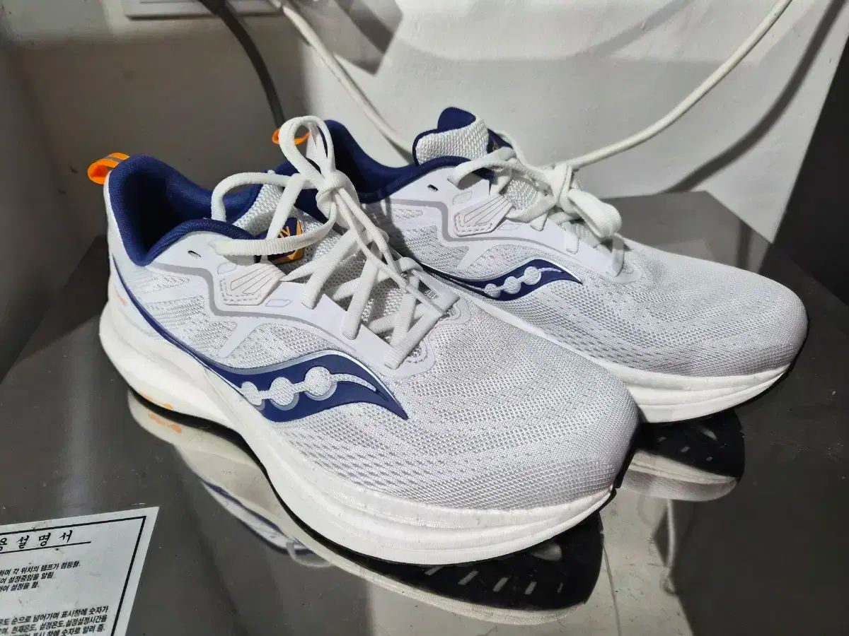 サッカニー テンポス2 270 ランニングシューズ 安定化