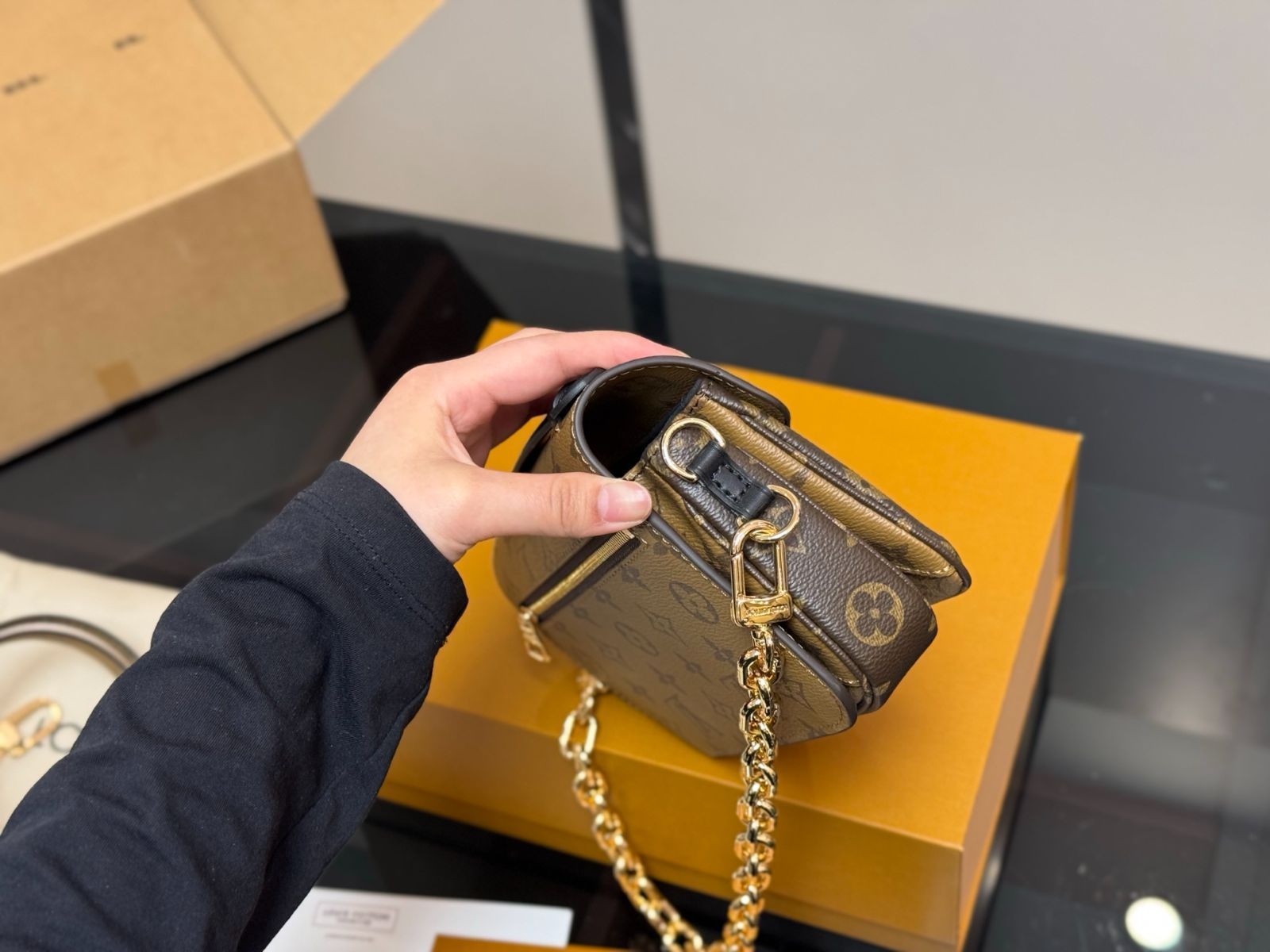LOUIS VUITTONモノグラムメッセンジャーバッグ 今日特価】LV Monogram Messenger Bag ルイ・ヴィトン