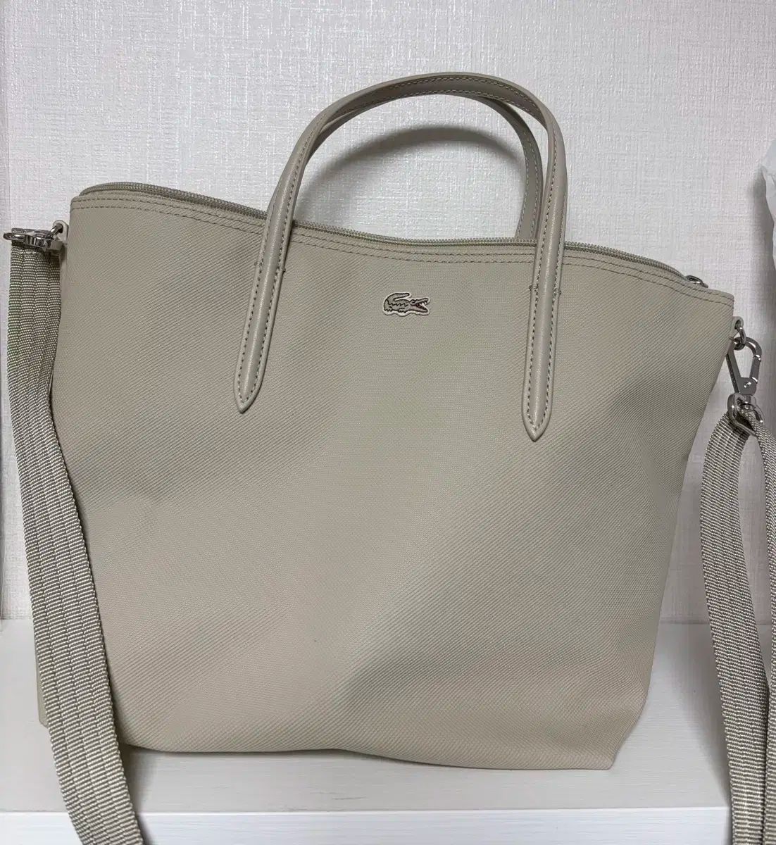 ラコステ トート クロスバック トープ ベージュ