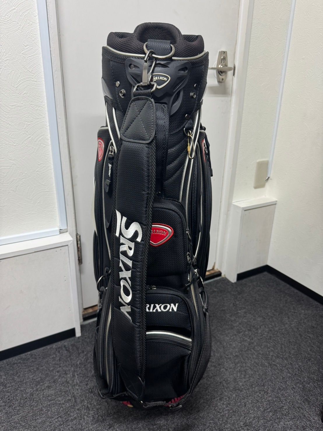 SRIXON ブラック ゴルフバッグ 新品・未使用 程度良好 ゴルフ 送料込み】SRIXON スリクソン ゴルフバッグ 黒